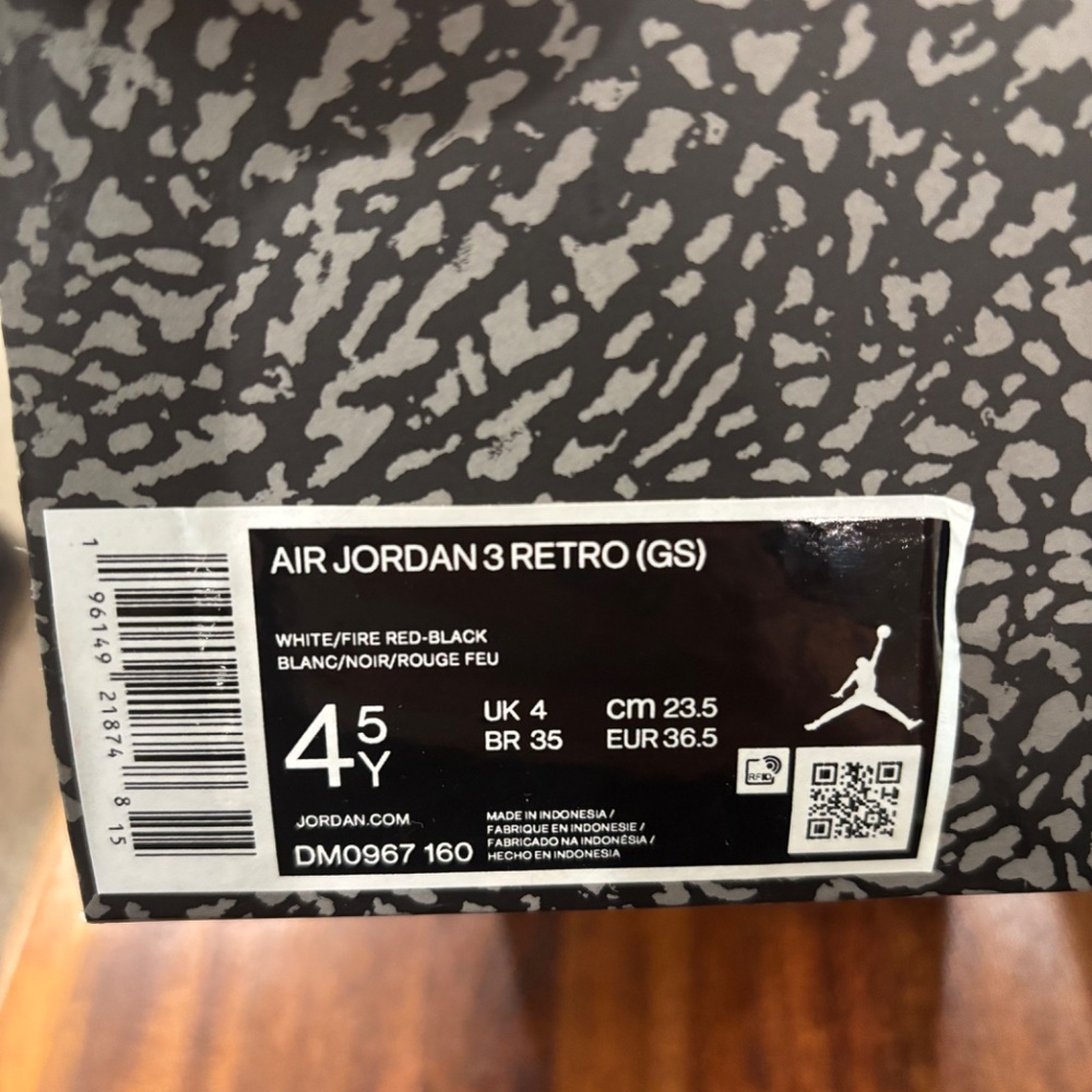 Nike Air Jordan 3 Retro - Picture 5 of 5